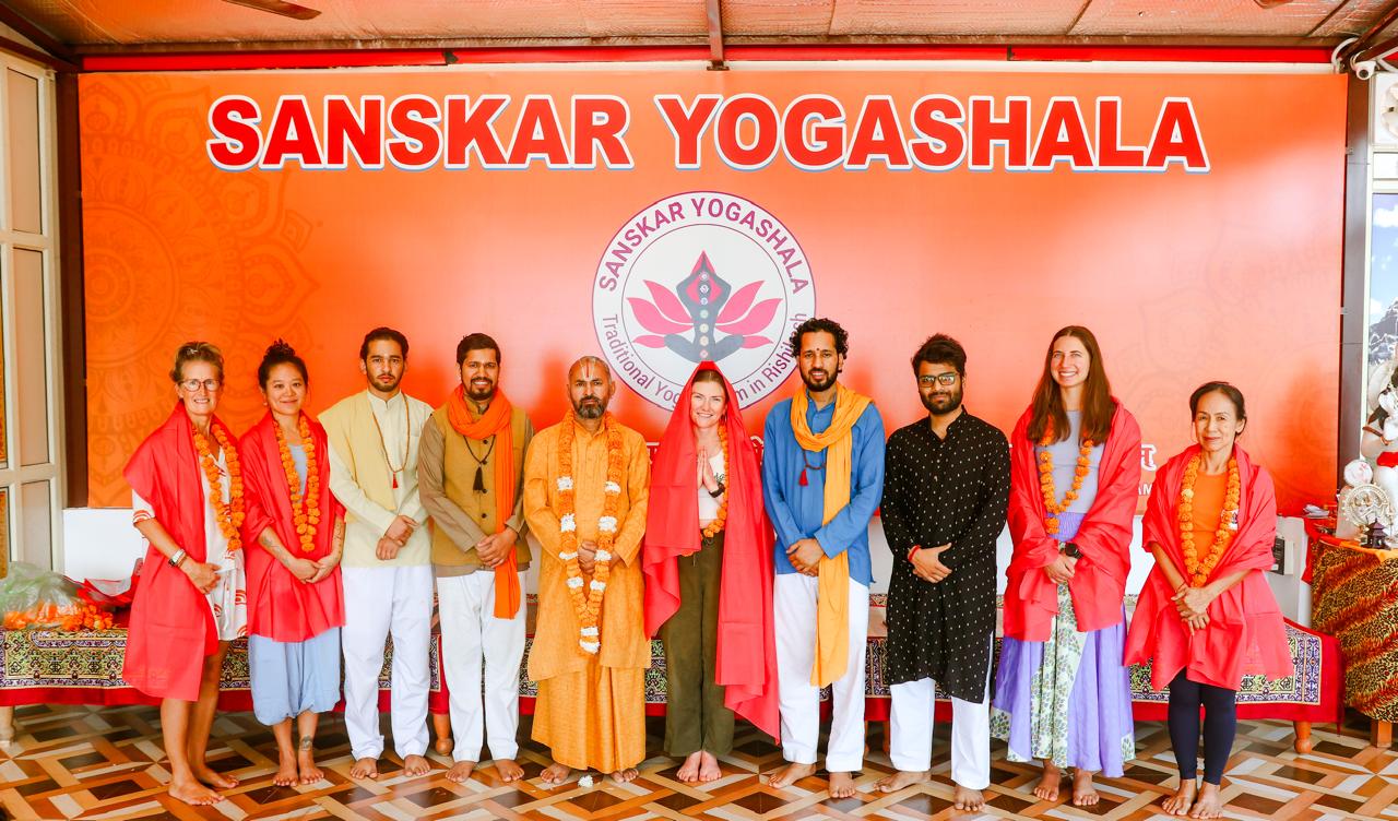 दीक्षांत समारोह में प्रमाण पत्र देकर किया सम्मानि दीपोत्सव कार्यक्रम का शुभारंभ