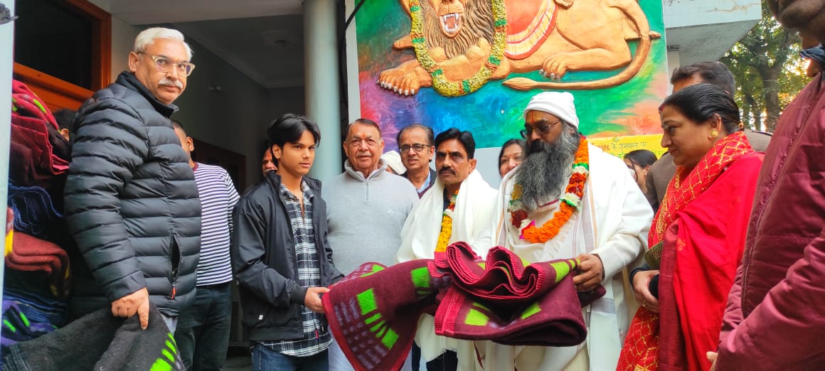 मकर संक्रांति पर्व में कात्यानी मंदिर एवं वरिष्ठ नागरिक कल्याण संगठन अध्यक्ष गुरविंदर सलूजा के संचालन मे 1000 कम्बल बांटे गए