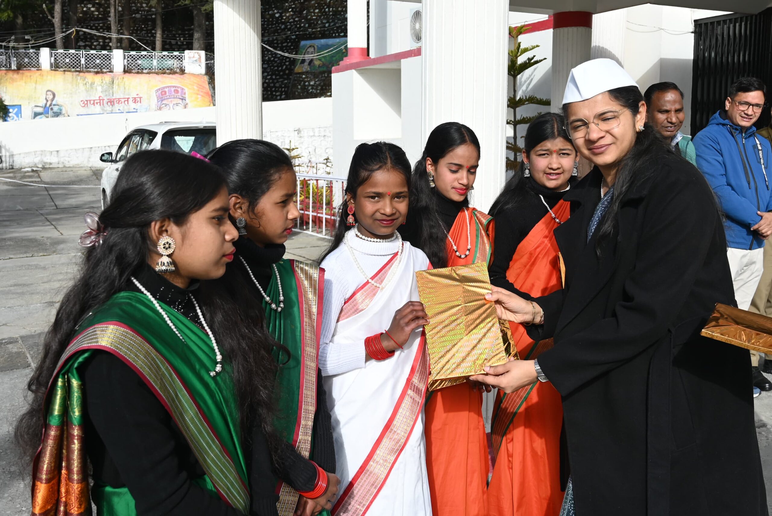 77वें गणतंत्र दिवस के अवसर पर जिलाधिकारी टिहरी गढ़वाल नितिका खण्डेलवाल द्वारा 26 जनवरी, को जिला कलेक्ट्रेट परिसर नई टिहरी में ध्वजारोहण किया गया