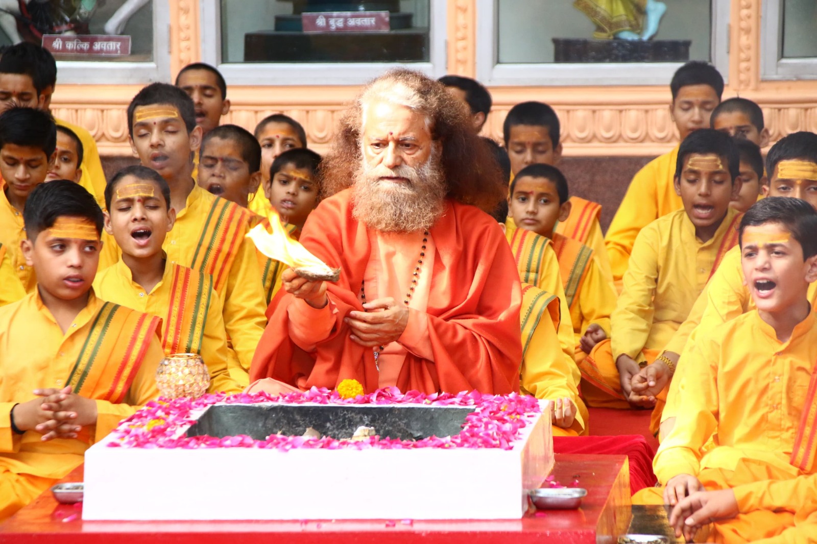 सकारात्मक पत्रकारिता समाज में विश्वास का निर्माण करती है स्वामी चिदानन्द सरस्वती