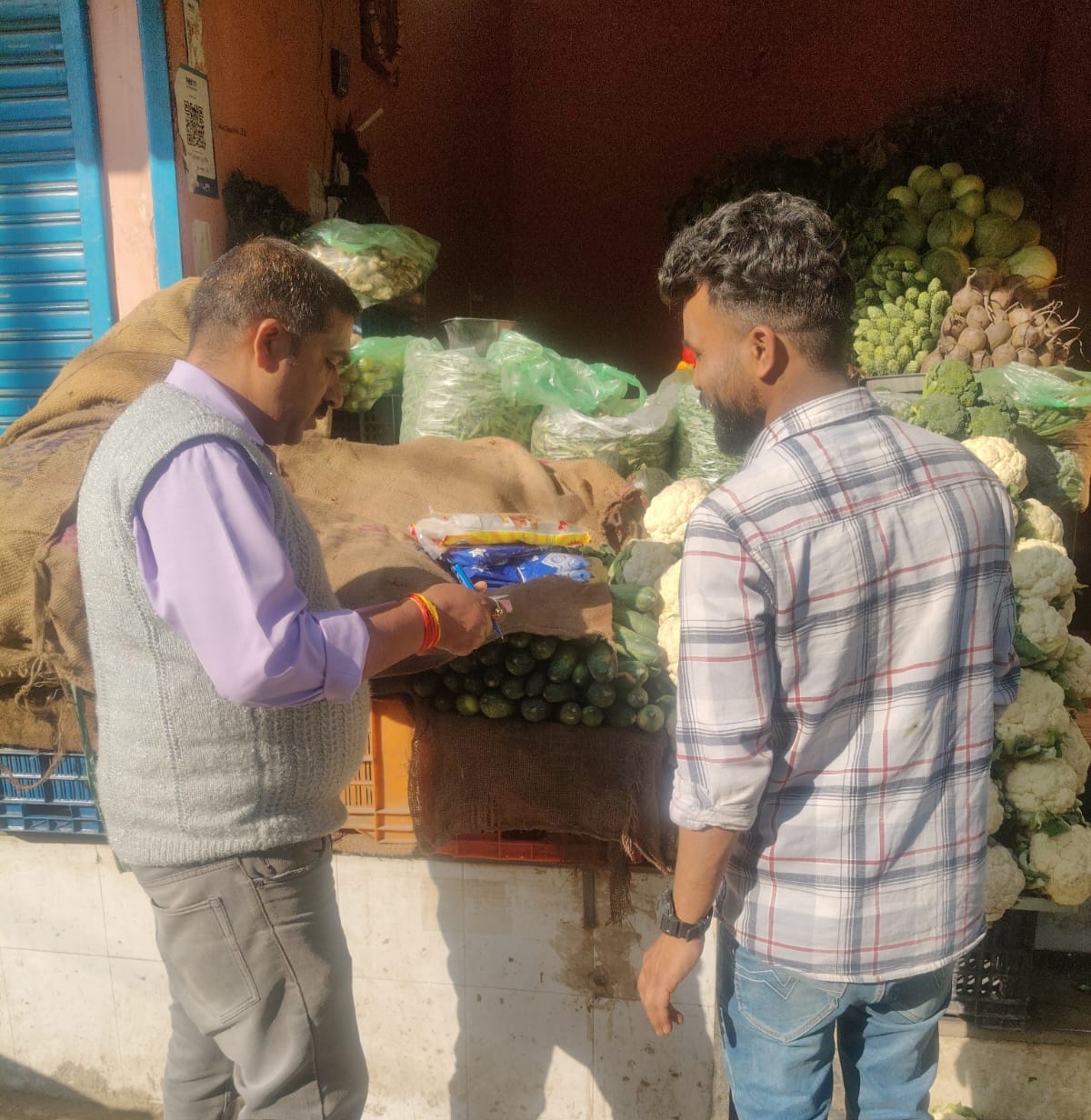 नगर पालिका परिषद मुनिकीरेती-ढालवाला की टीम ने छापेमारी अभियान के  दौरान छह चालान किए