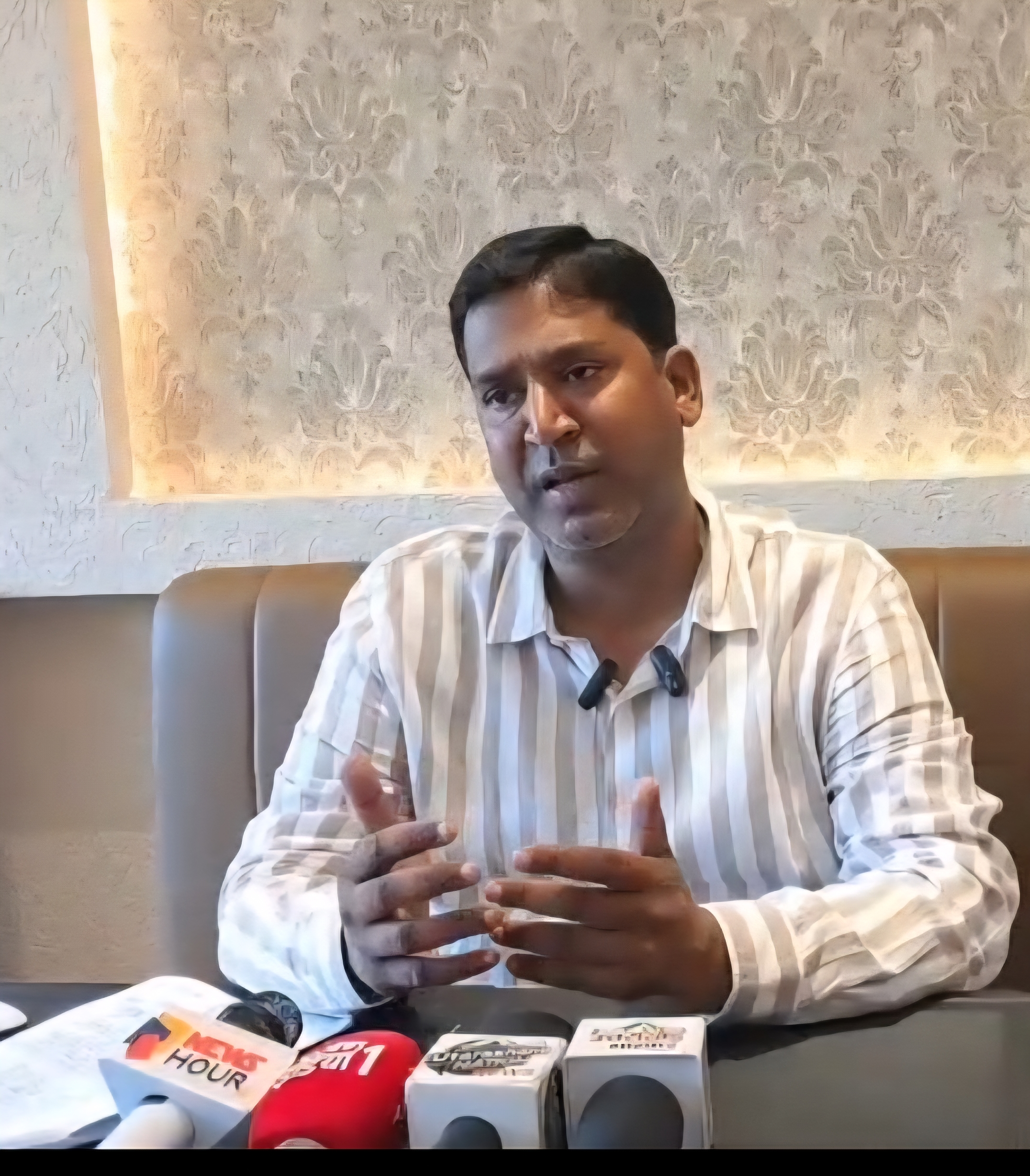 पूर्व नगर पंचायत अध्यक्ष स्वर्ग आश्रम माधव अग्रवाल ने पूर्व सभासद द्वारा लगाए गए आरोपों का खंडन किया