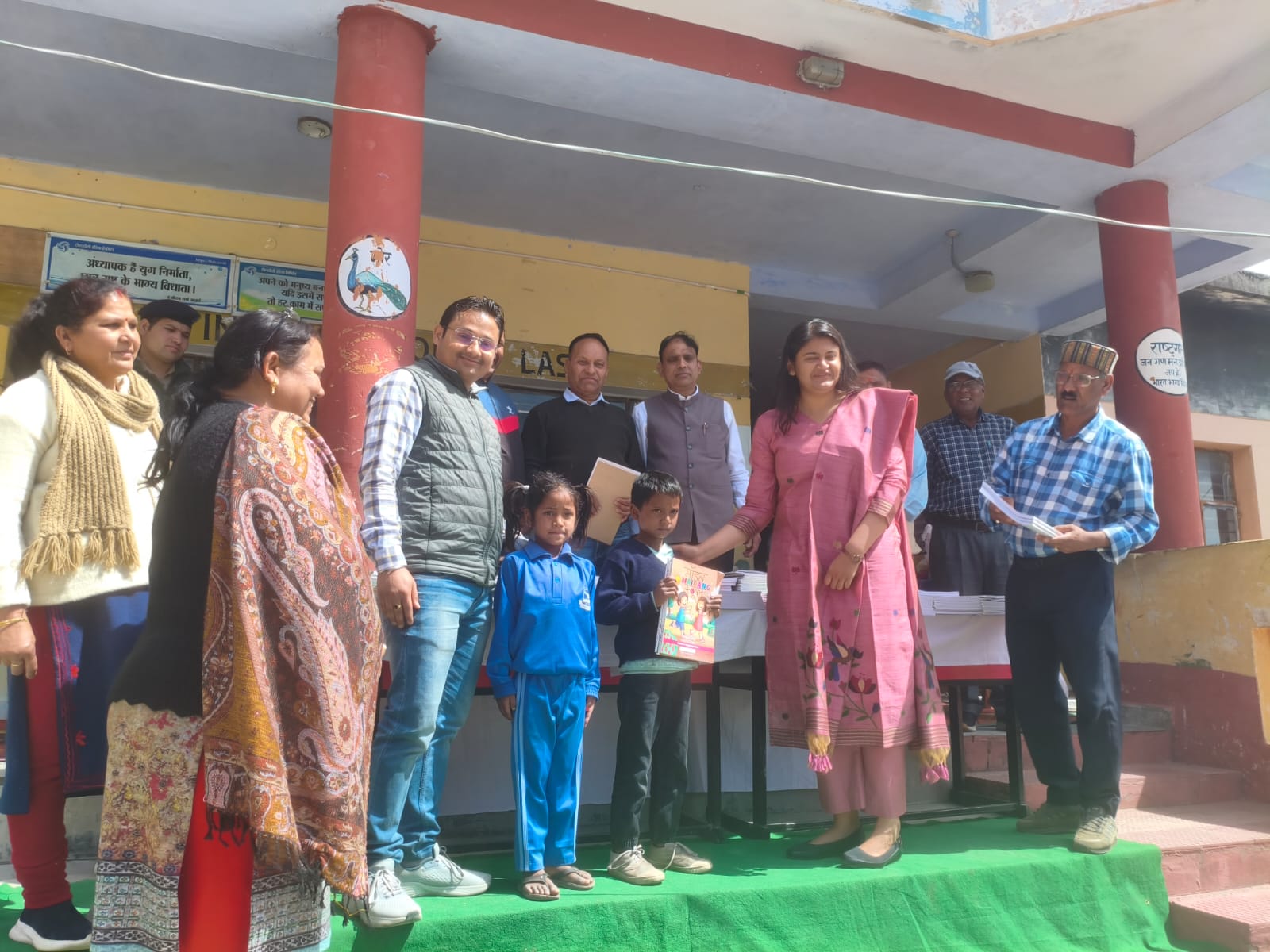 राजकीय आदर्श विद्यालय नई टिहरी में शैक्षिक सत्र 2026–27 का शुभारंभ निःशुल्क पुस्तकों का वितरण