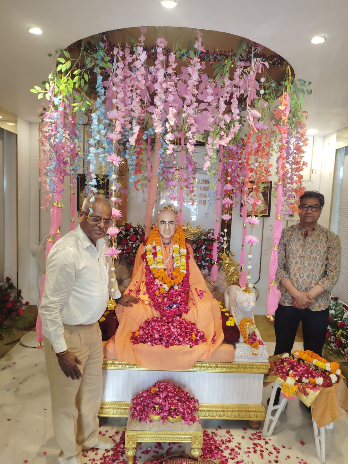 मधुबन आश्रम भक्ति योग स्वामी महाराज का नौ वां निर्वाण दिवस मनाया गया