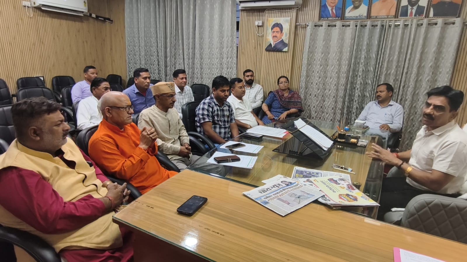 नगर निगम ऋषिकेश द्वारा आगामी चारधाम यात्रा एवं शहर की व्यवस्थाओं को लेकर महत्वपूर्ण बैठक संपन्न