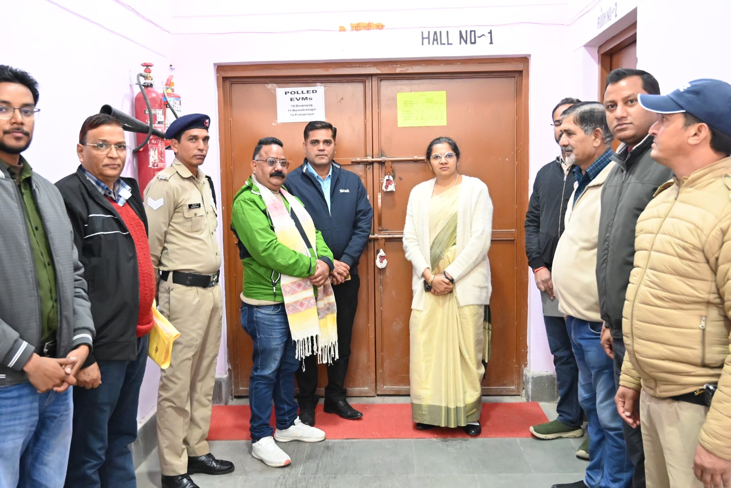 जिला निर्वाचन अधिकारी/जिलाधिकारी ने किया ईवीएम–वीवीपैट वेयरहाउस का निरीक्षण