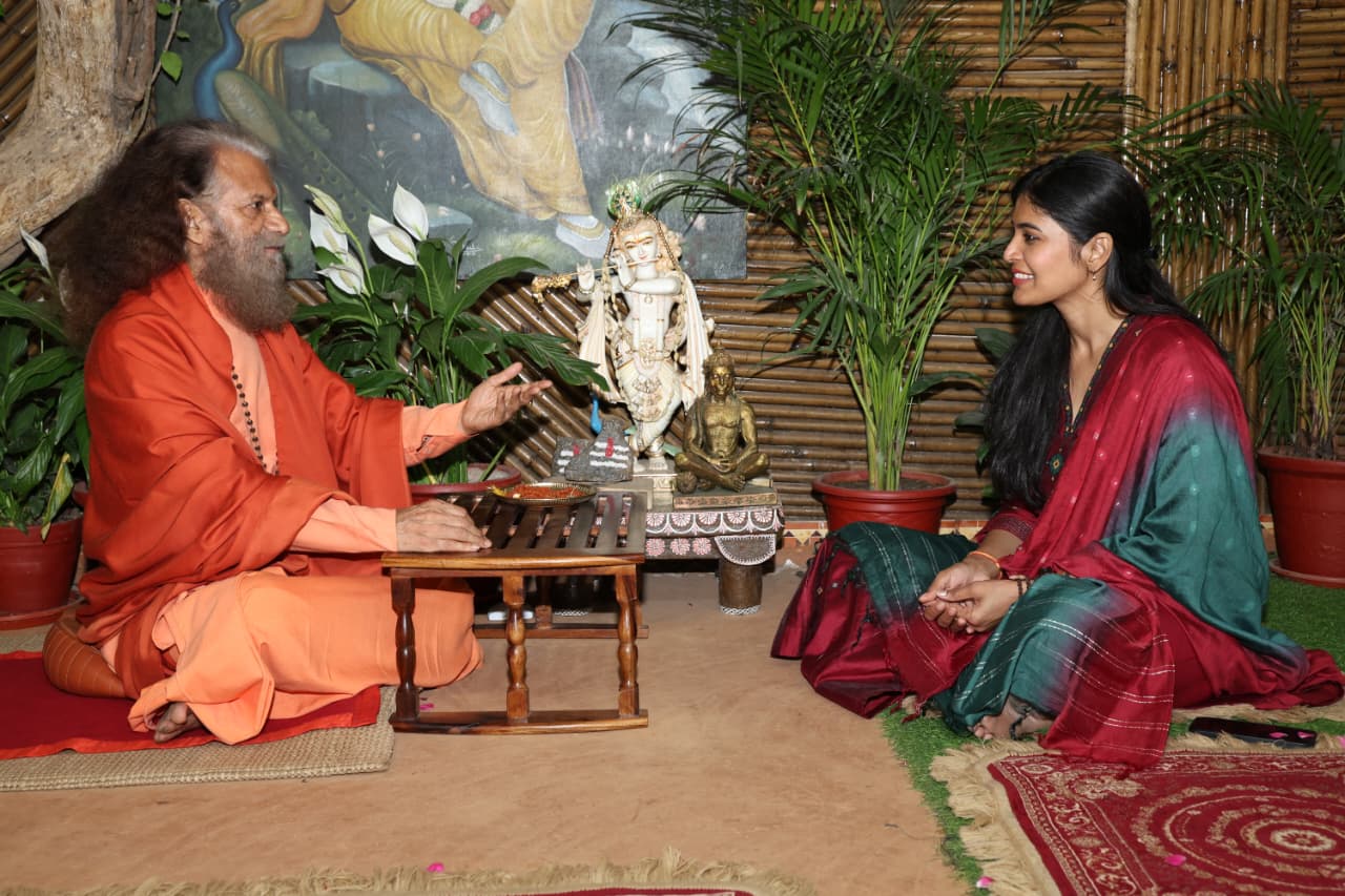 कन्नड़ एवं तमिल अभिनेत्री संचिता शेट्टी आयी परमार्थ निकेतन गंगा आरती में हुई शामिल