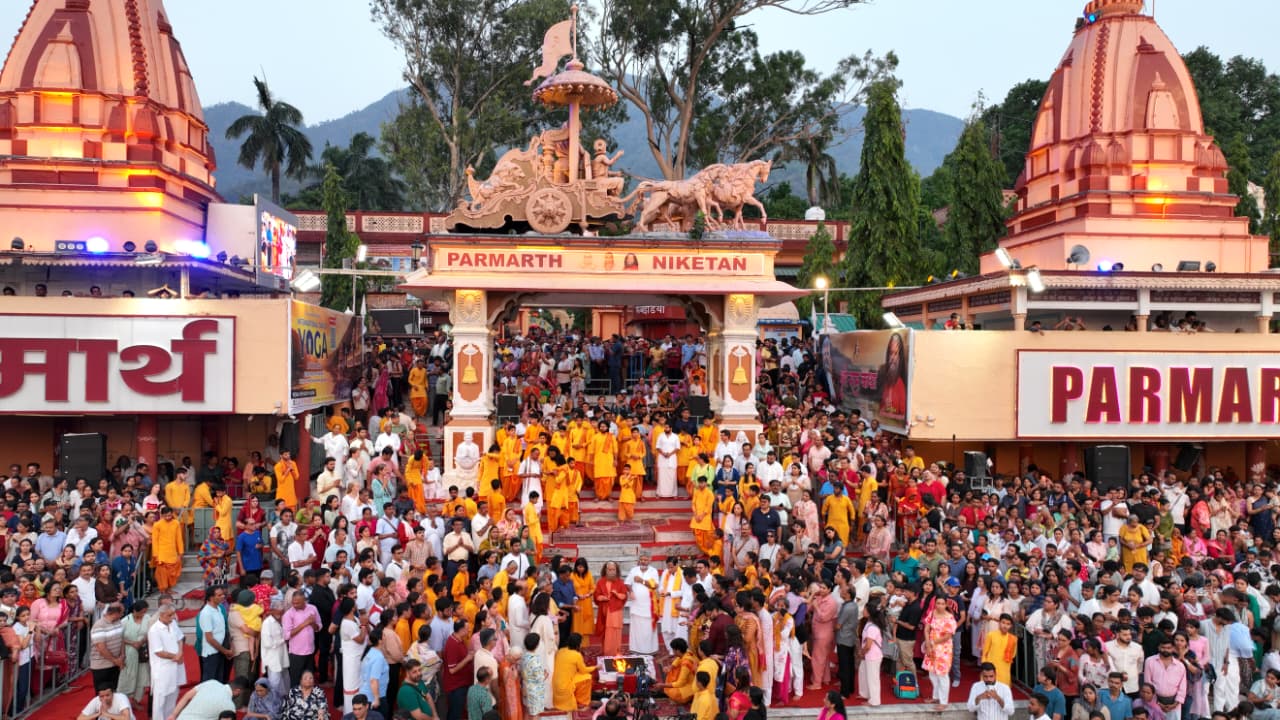 परमार्थ निकेतन, जहाँ सेवा केवल कार्य नहीं, बल्कि साधना हजारों श्रद्धालुओं के लिये आध्यात्मिक आश्रय बना परमार्थ निकेतन