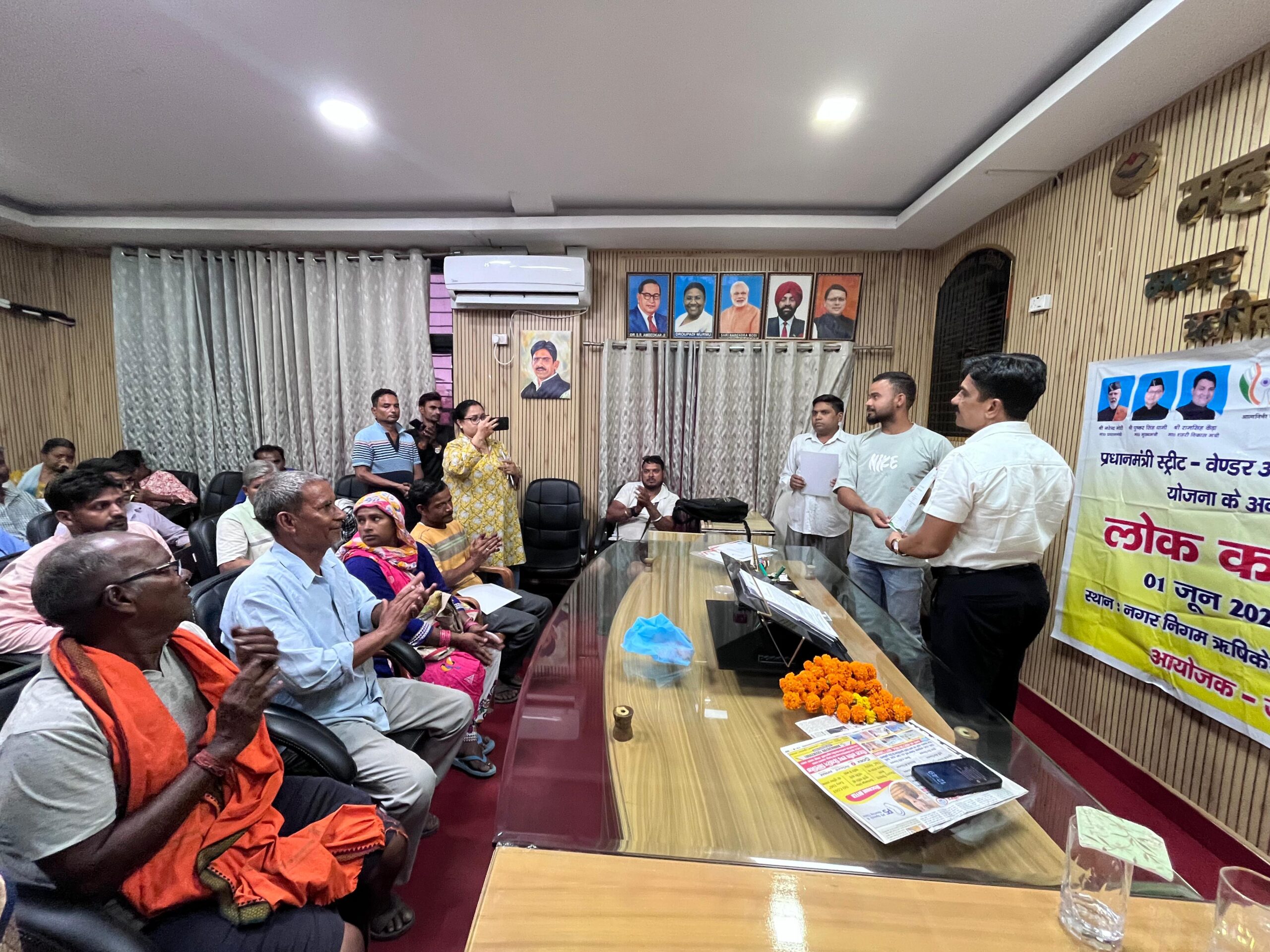 नगर निगम ऋषिकेश में ‘लोक कल्याण मेला’ के तहत स्ट्रीट वेंडर्स को बांटे गए खाद्य सुरक्षा प्रमाण पत्र