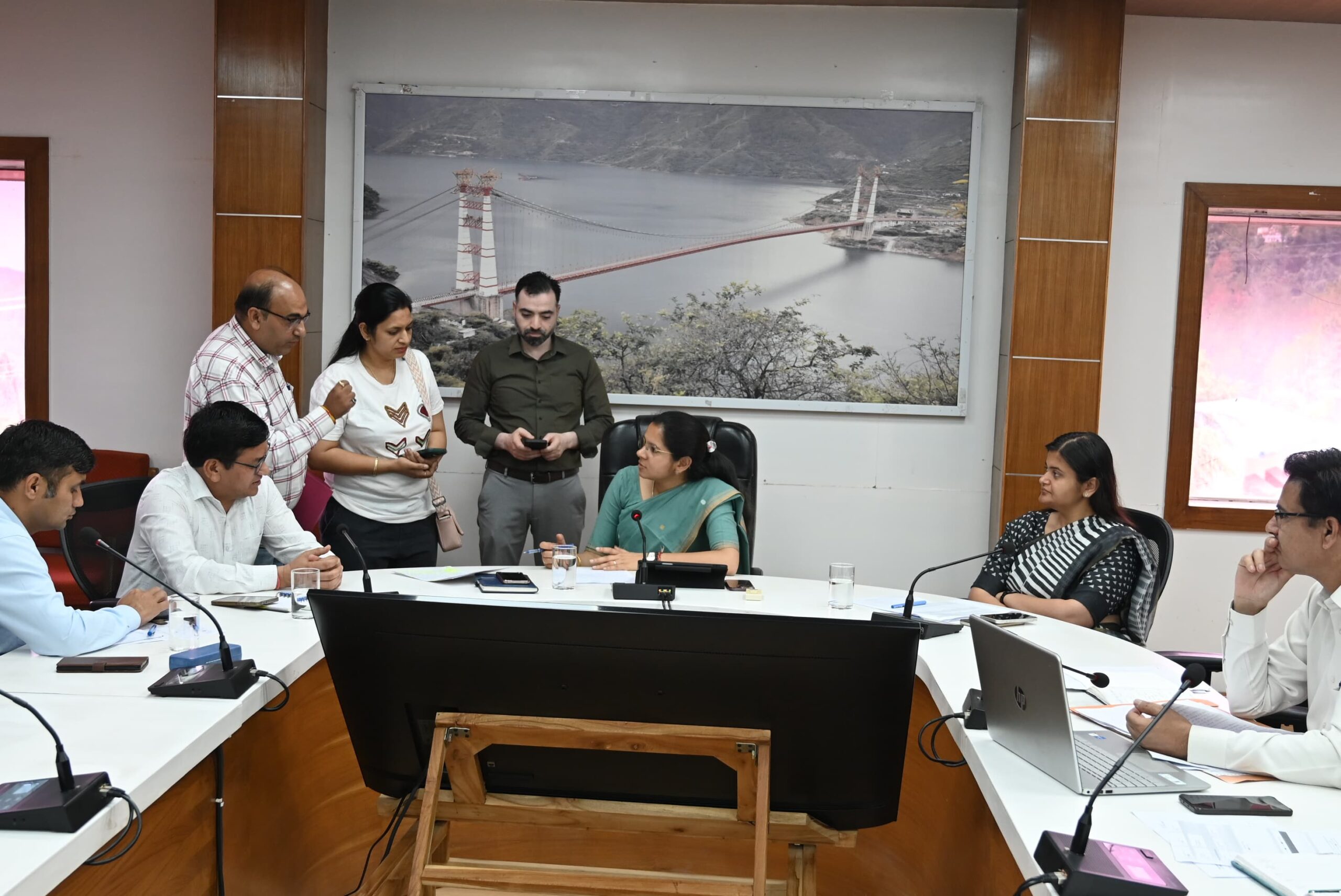 जिलाधिकारी ने जनता दरबार में सुनी जनसमस्याएं, 51 शिकायतों पर हुई सुनवाई