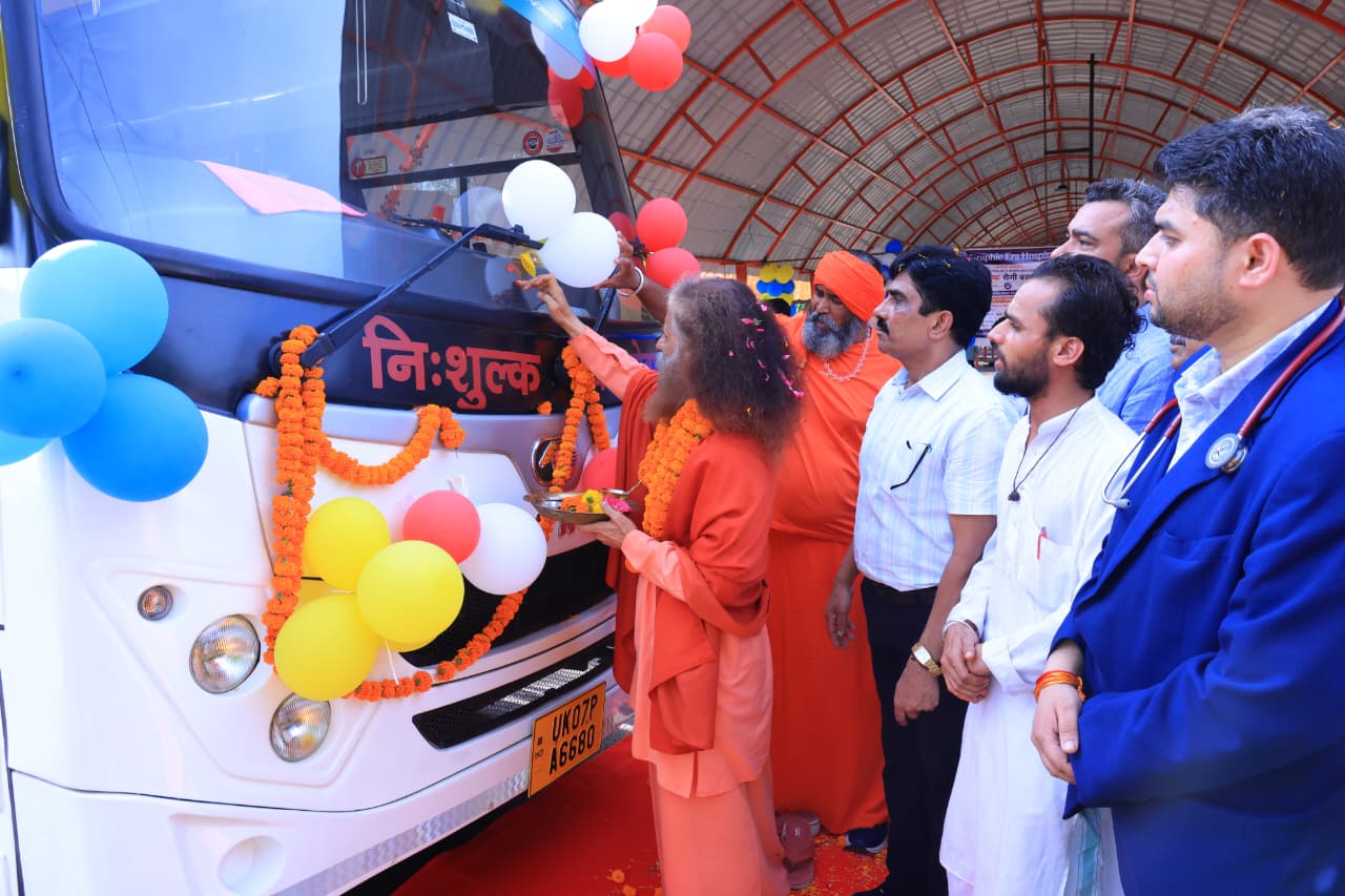 वीरभद्र मंदिर ऋषिकेश से ग्राफिक एरा हॉस्पिटल की निःशुल्क बस सेवा का शुभारंभ 
