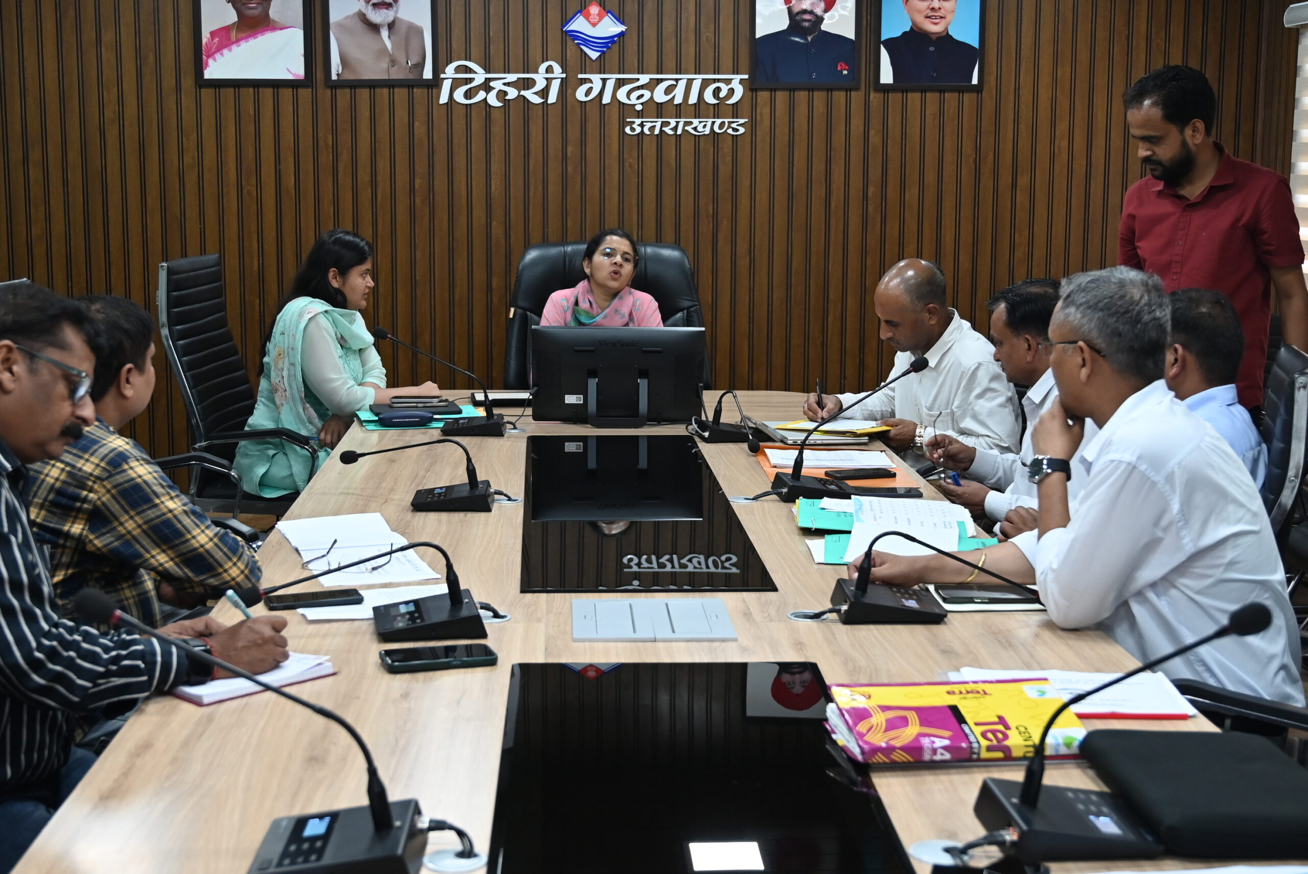 जिलाधिकारी ने ली जिला सहकारी विकास समिति की बैठक