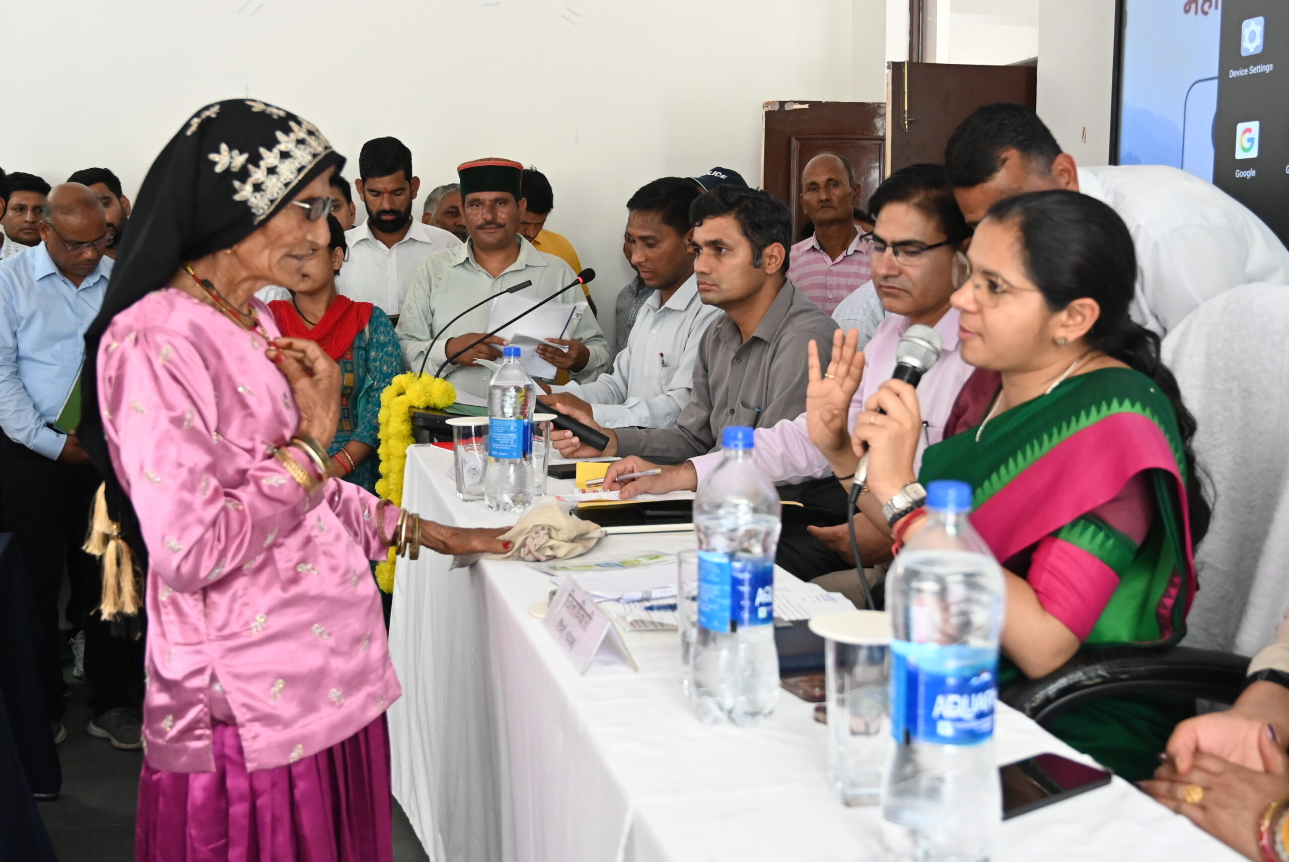 नैनबाग तहसील दिवस में जिलाधिकारी ने सुनीं जनसमस्याएं, अधिकारियों को समयबद्ध समाधान के दिए निर्देश