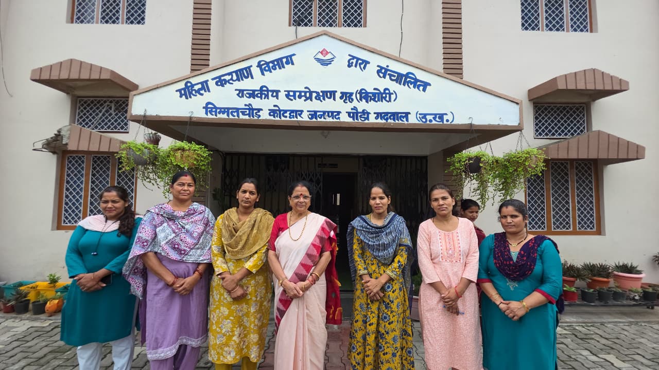 कोटद्वार में महिला आयोग की अध्यक्ष कुसुम कंडवाल का औचक निरीक्षण; नारी पुनर्वास केंद्र की व्यवस्थाओं का लिया जायजा