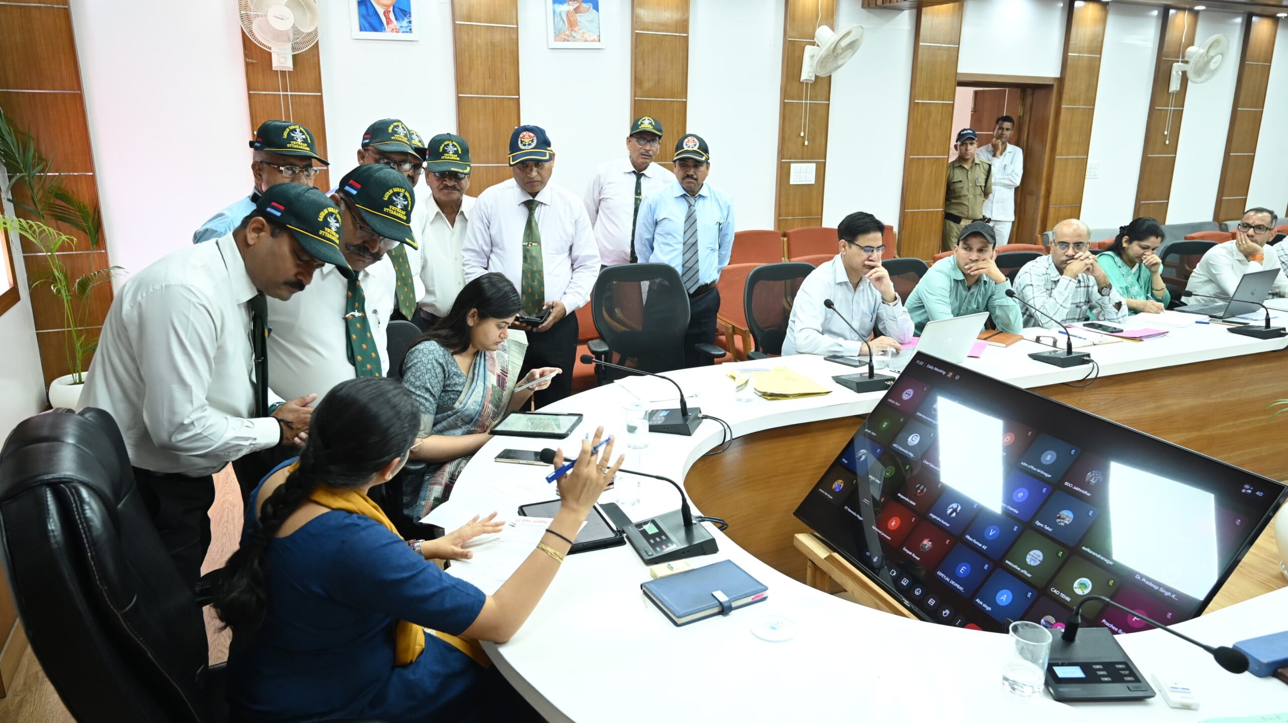 जनता मिलन कार्यक्रम में डीएम ने सुनीं 82 शिकायतें, अधिकारियों को समयान्तर्गत निस्तारण के दिए निर्देश