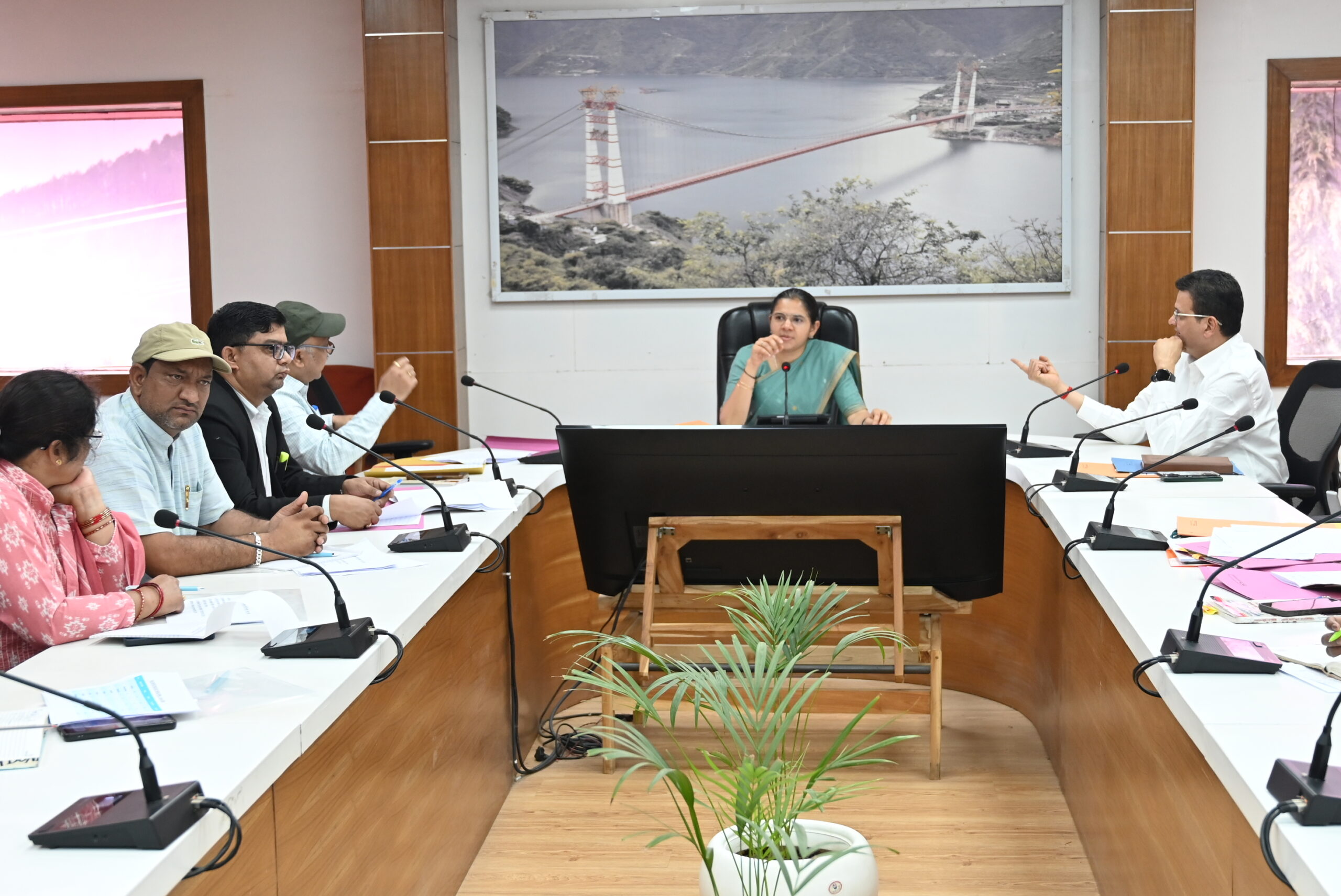 पीसीपीएनडीटी अधिनियम का कड़ाई से हो अनुपालन, कन्या भ्रूण हत्या रोकने के लिए प्रभावी कार्रवाई सुनिश्चित करें : जिलाधिकारी