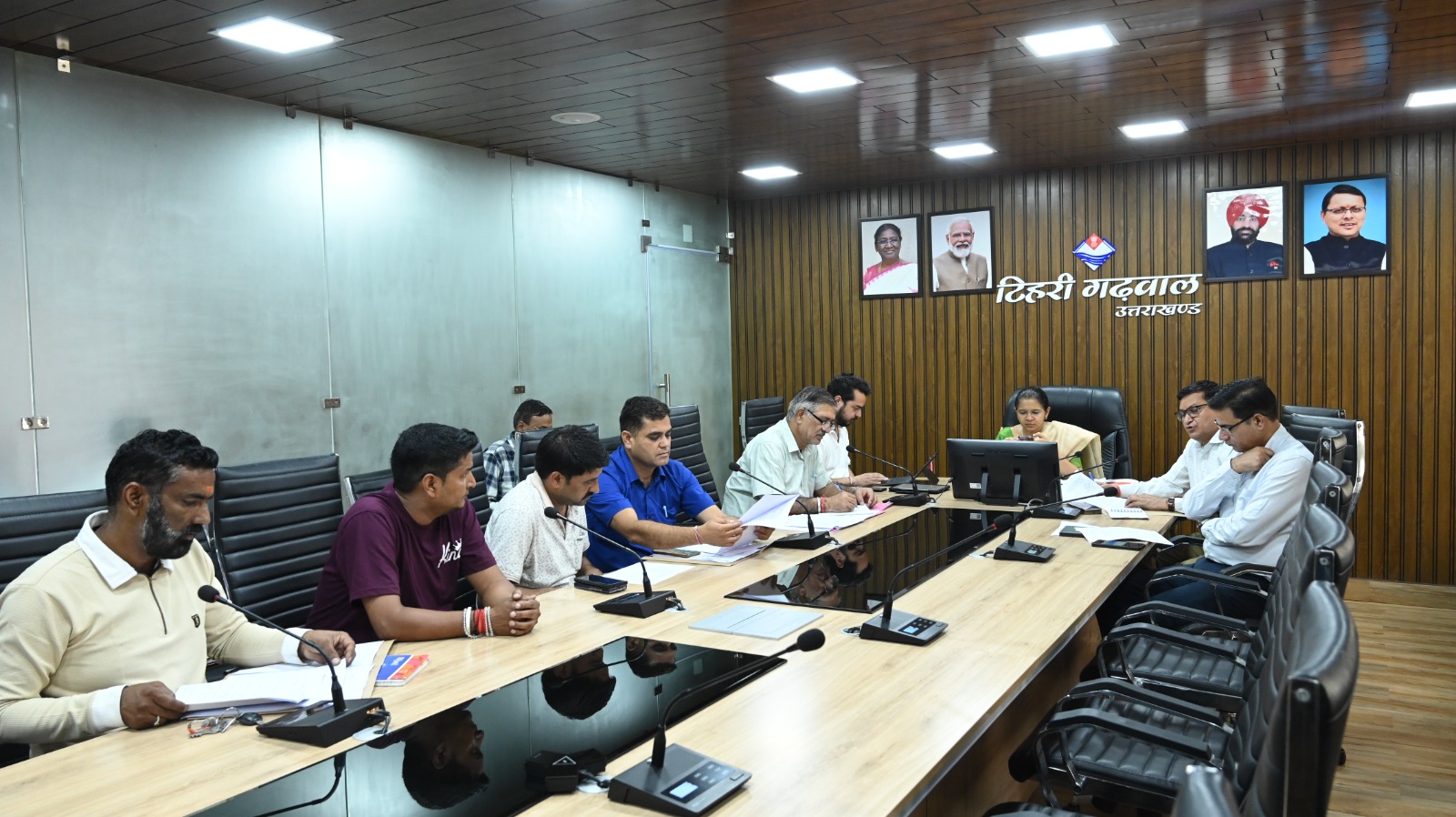 निर्वाचक नामावली के विशेष गहन पुनरीक्षण को लेकर राजनीतिक दलों के साथ बैठक आयोजित