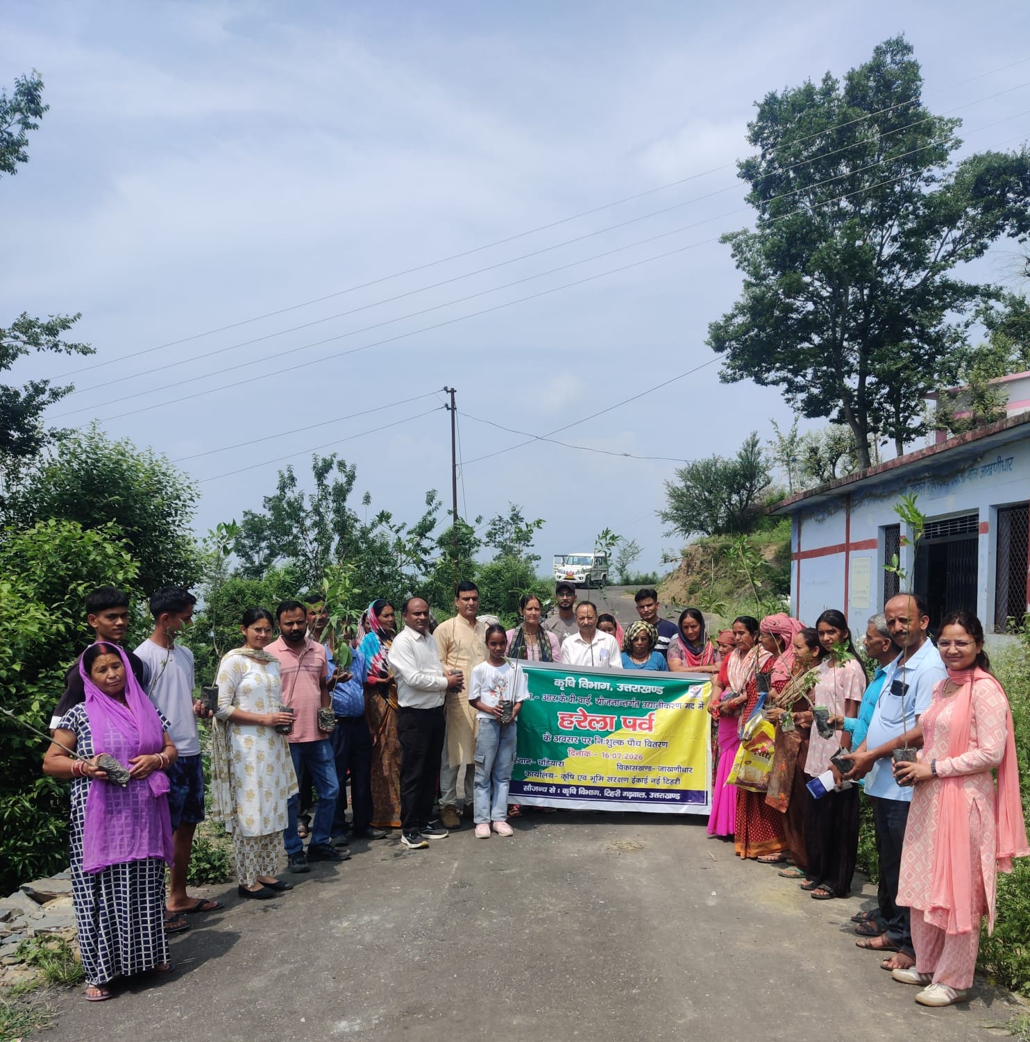हरेला पर्व पर ग्राम चडीयारा में किया गया पौधरोपण, पर्यावरण संरक्षण का दिया संदेश