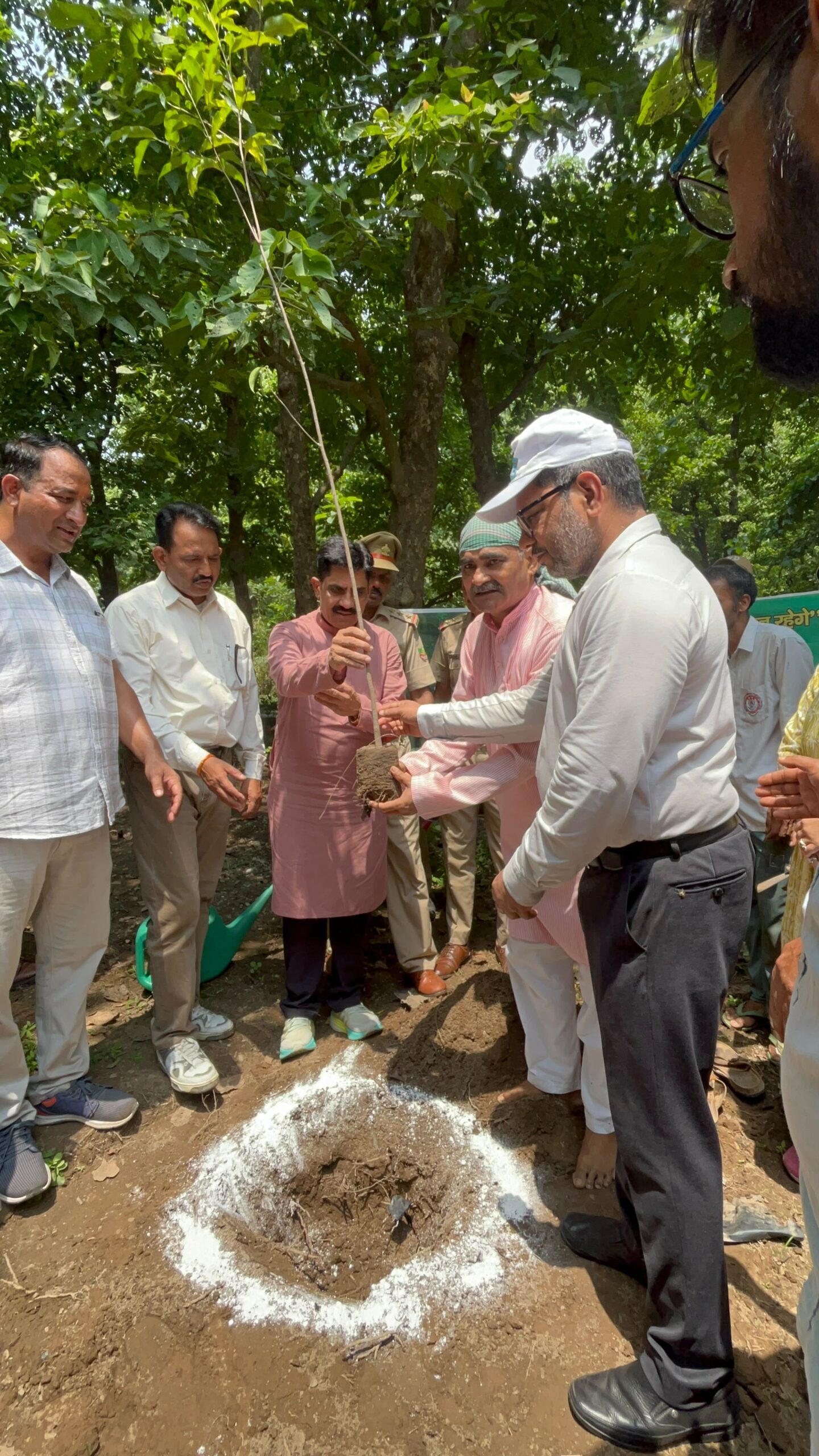 हरेला पर्व के उपलक्ष्य में नगर निगम ऋषिकेश द्वारा वृहद वृक्षारोपण कार्यक्रम आयोजित