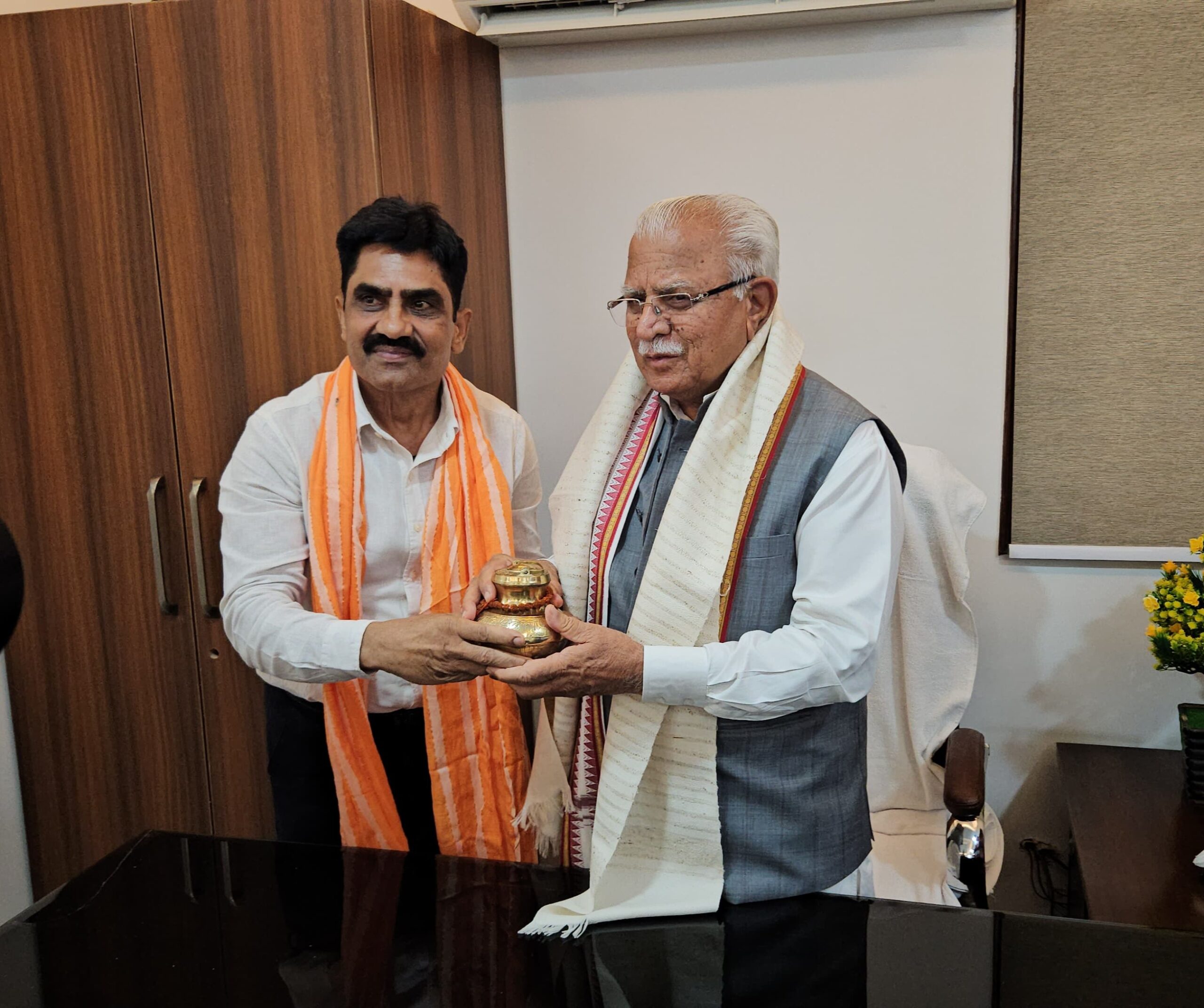 अखिल भारतीय महापौर परिषद के प्रतिनिधिमंडल ने केंद्रीय शहरी विकास मंत्री मनोहर लाल खट्टर से की भेंट