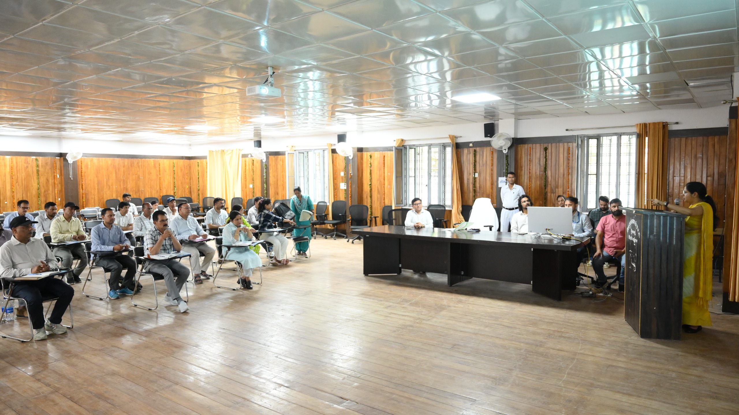 जिला जनगणना हस्तपुस्तिका प्रशिक्षण के तृतीय दिवस जिलाधिकारी ने दिए गुणवत्तापूर्ण एवं पारदर्शी कार्य के निर्देश
