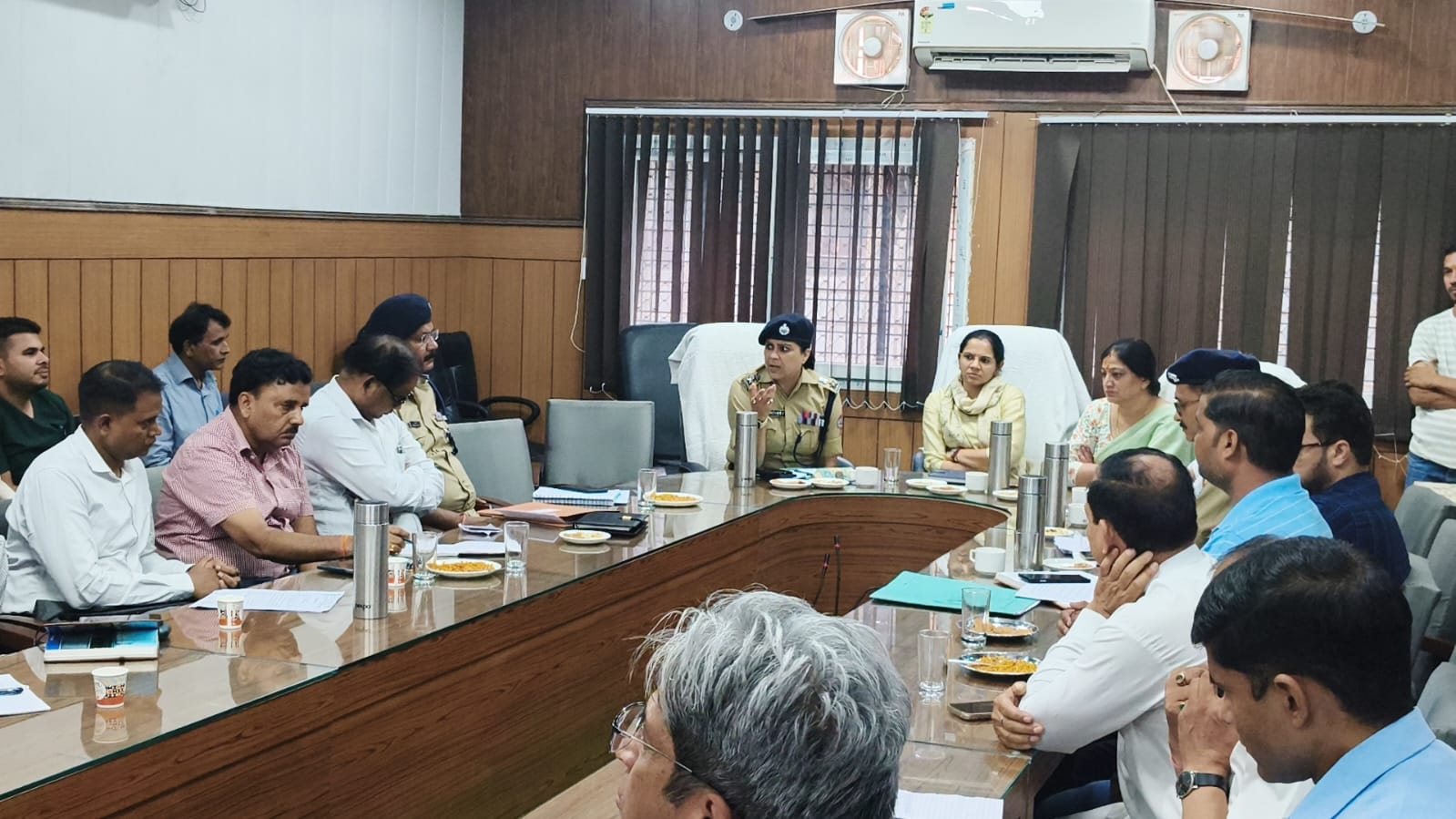 मुनिकीरेती कावड़ मेला समीक्षा बैठक में सुरक्षा, स्वच्छता, यातायात, पार्किंग, पेयजल सहित अन्य व्यवस्थाओं की तैयारियों की समीक्षा
