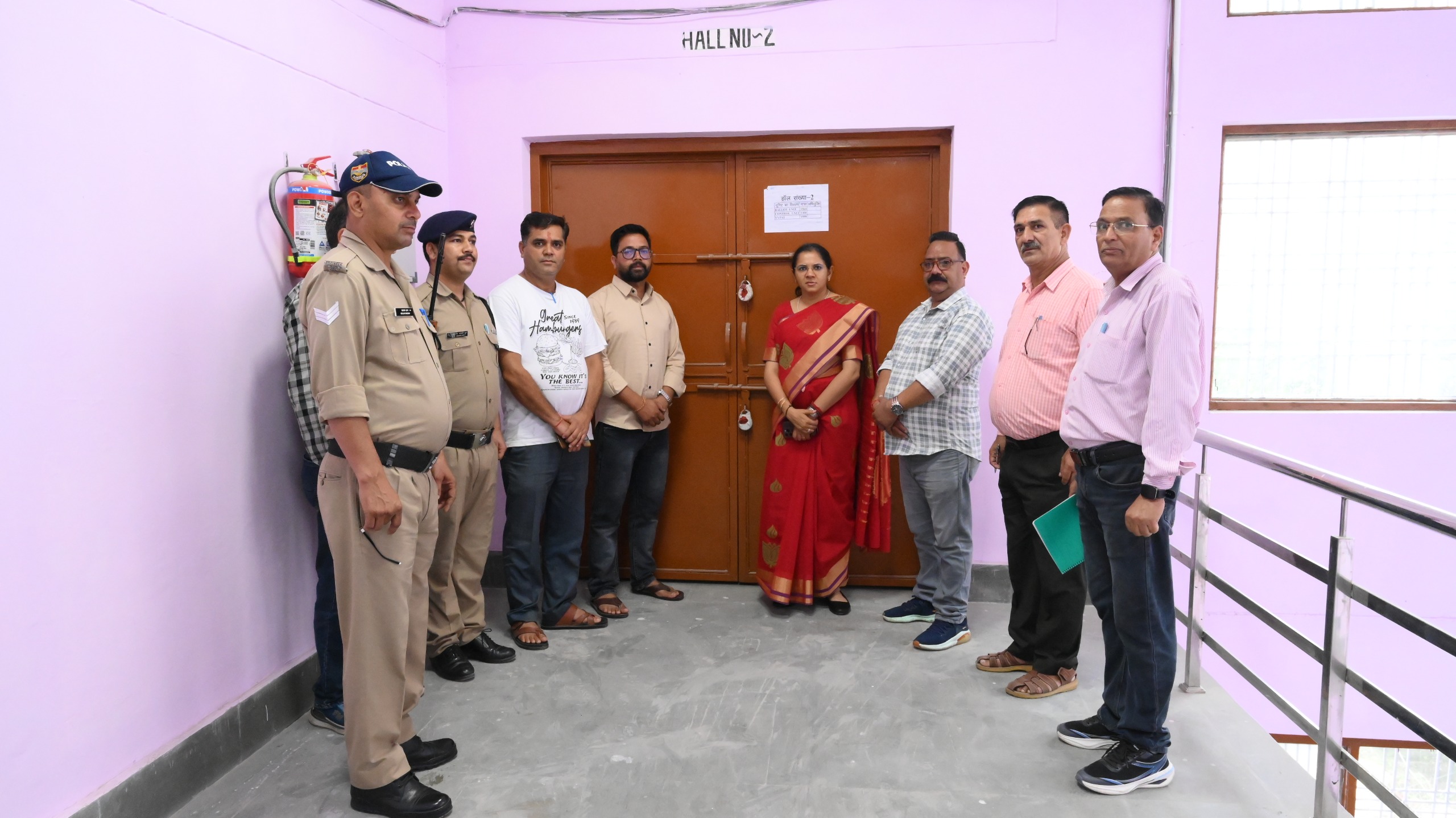 जिला निर्वाचन अधिकारी ने किया ईवीएम वेयर हाउस का त्रैमासिक निरीक्षण