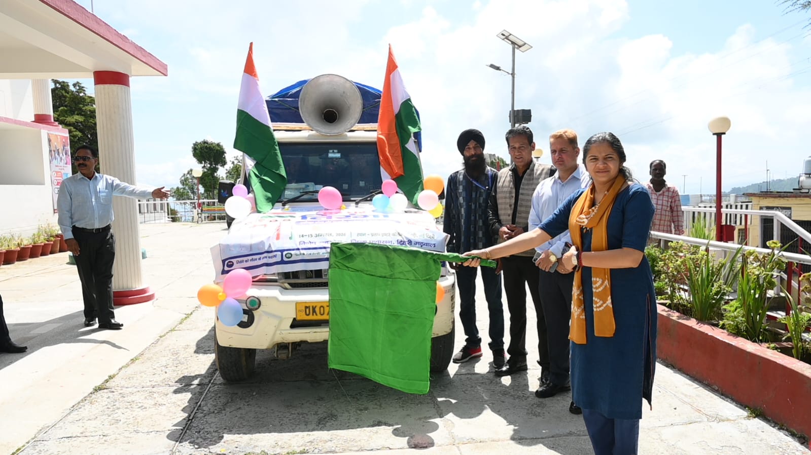 जिलाधिकारी  नितिका खंडेलवाल ने सीबीसी के प्रचार वाहन को रवाना दिखाई हरी झंडी