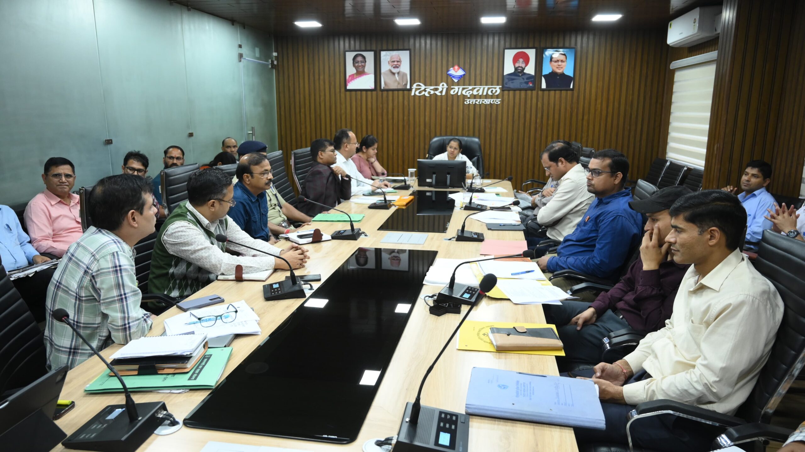 जिला आपदा प्रबंधन प्राधिकरण की बैठक में डीएम ने दिए आवश्यक दिशा-निर्देश