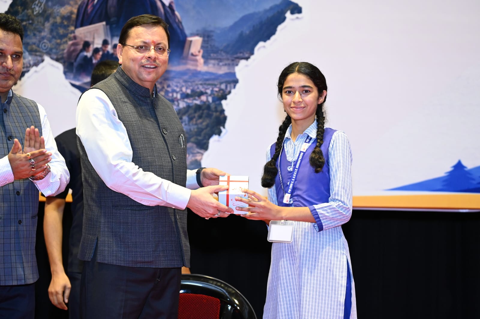 मुख्यमंत्री पुष्कर सिंह धामी ने विद्यार्थियों से किया संवाद, जाना विकसित उत्तराखंड का सपना
