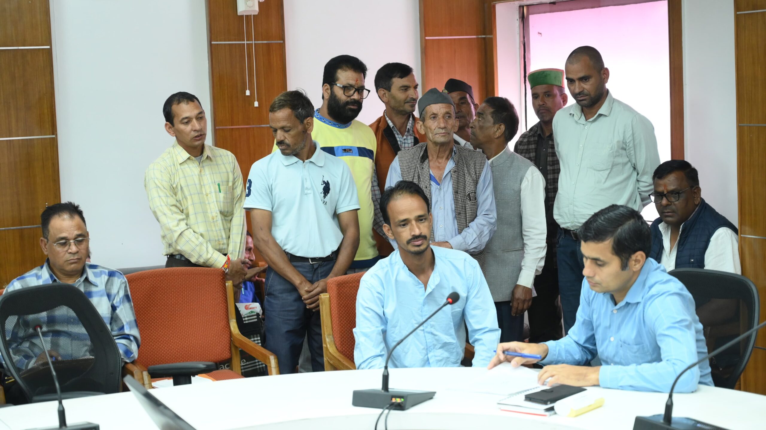 टिहरी जनता दर्शन कार्यक्रम में 41 शिकायतें एवं मांगपत्र प्राप्त, अधिकांश का मौके पर निस्तारण