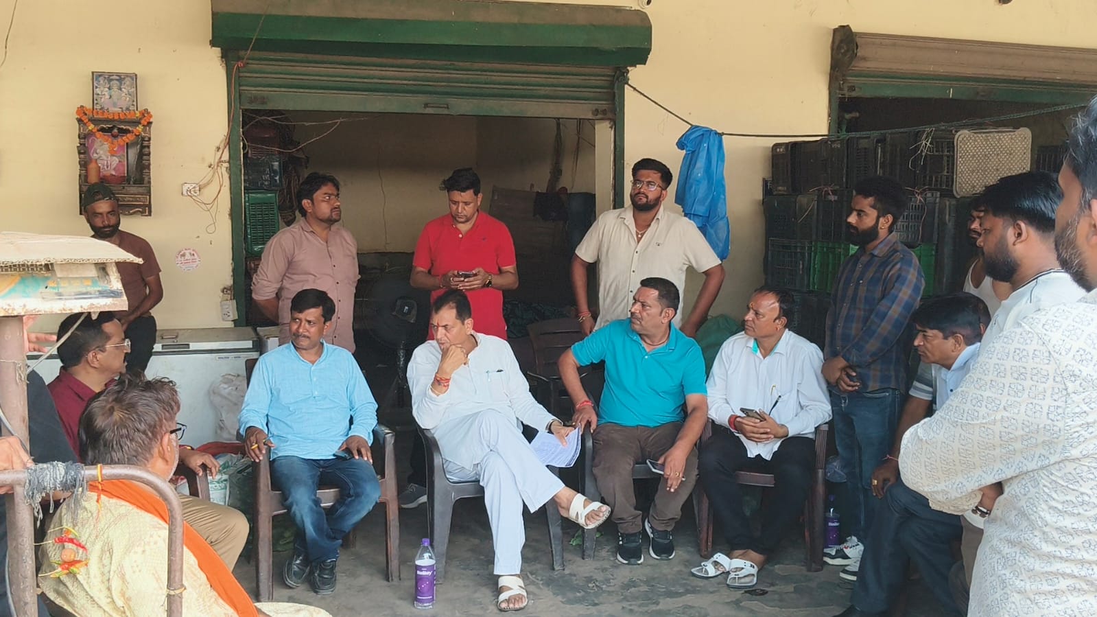 ऋषिकेश सब्जी मंडी में व्यापारियों ने दुकान आवंटन, कर्मचारी की कार्यप्रणाली और प्रकाश व्यवस्था की समस्याएं विधायक प्रेमचंद अग्रवाल के सामने उठाई