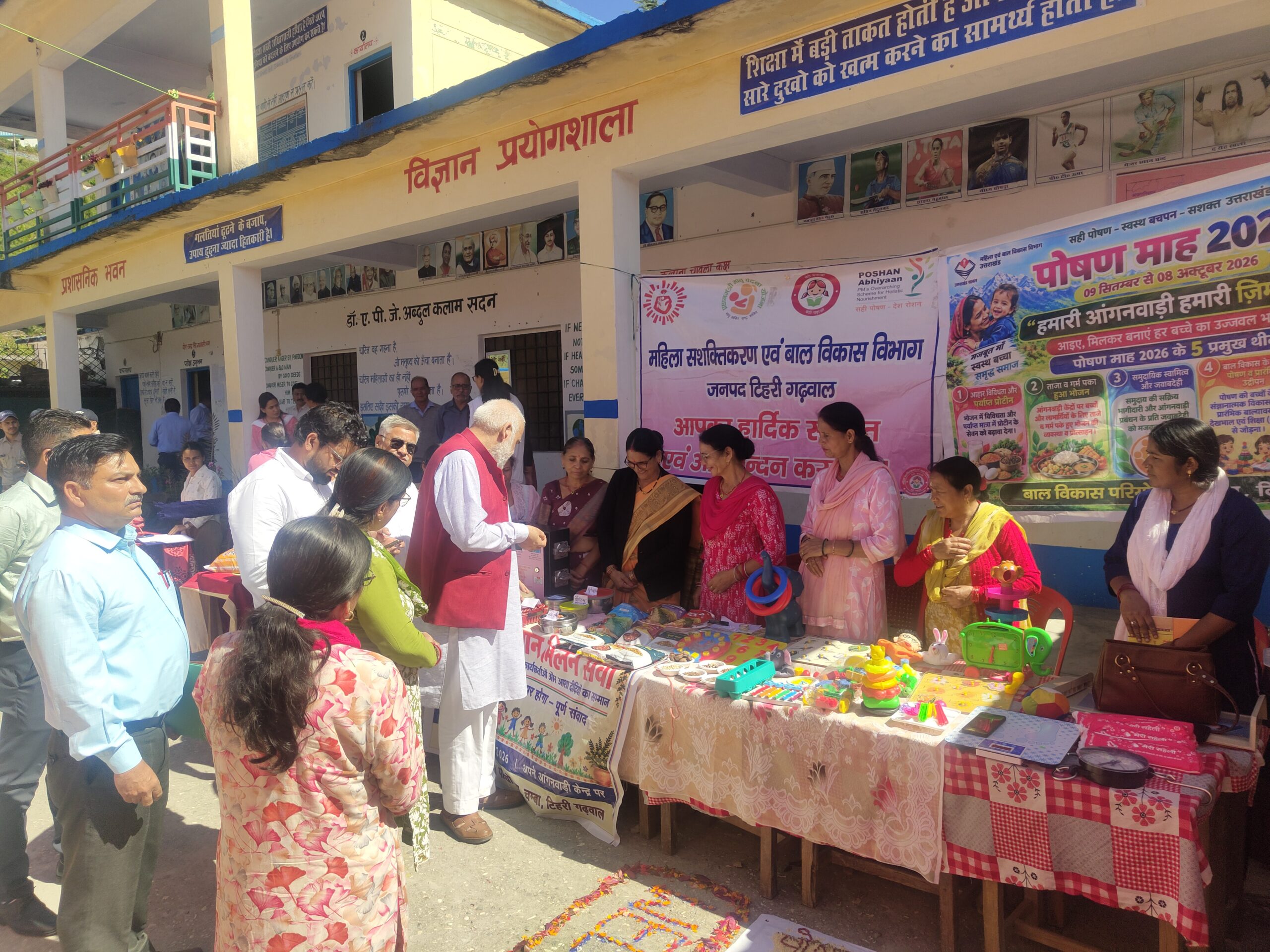 23 विभागों के सेवा स्टॉलों के माध्यम से 200 से अधिक ग्रामीणों को मिली योजनाओं की जानकारी एवं सेवाएं