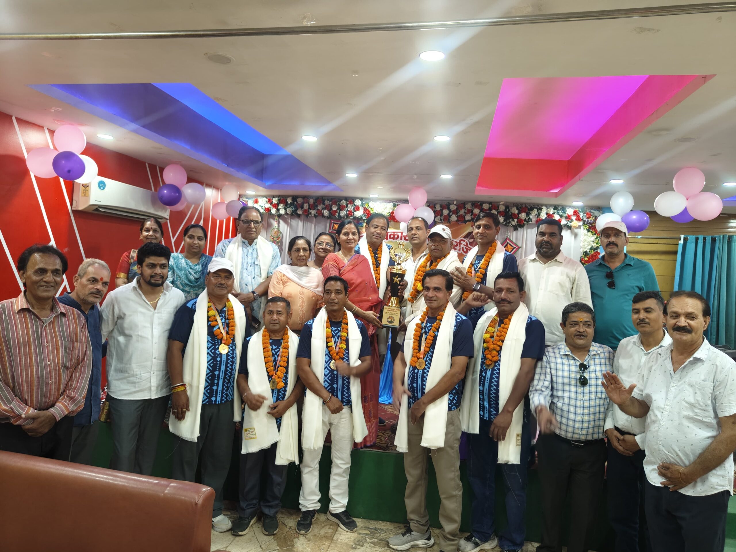 गोवा में गोल्ड जीतकर लौटी 40 प्लस पहाड़ी बॉयज टीम का ऋषिकेश में भव्य स्वागत