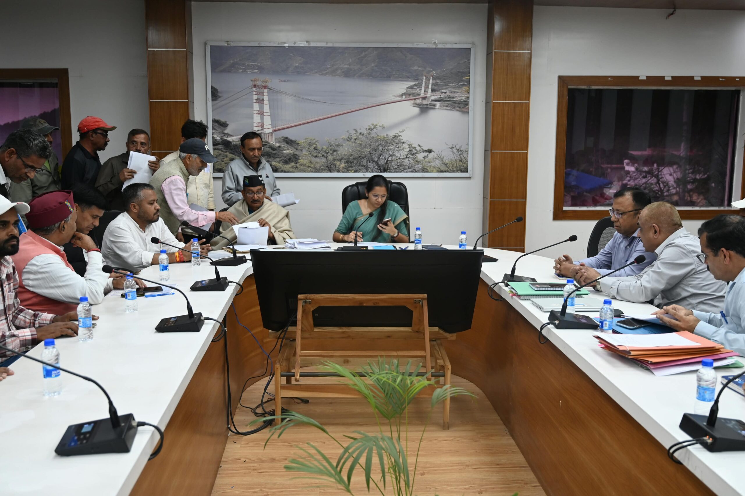 भूमि, मुआवजा और पुनर्वास से जुड़े करीब 90 मामले सामने आए; अधिकारियों को समयबद्ध निस्तारण के निर्देश