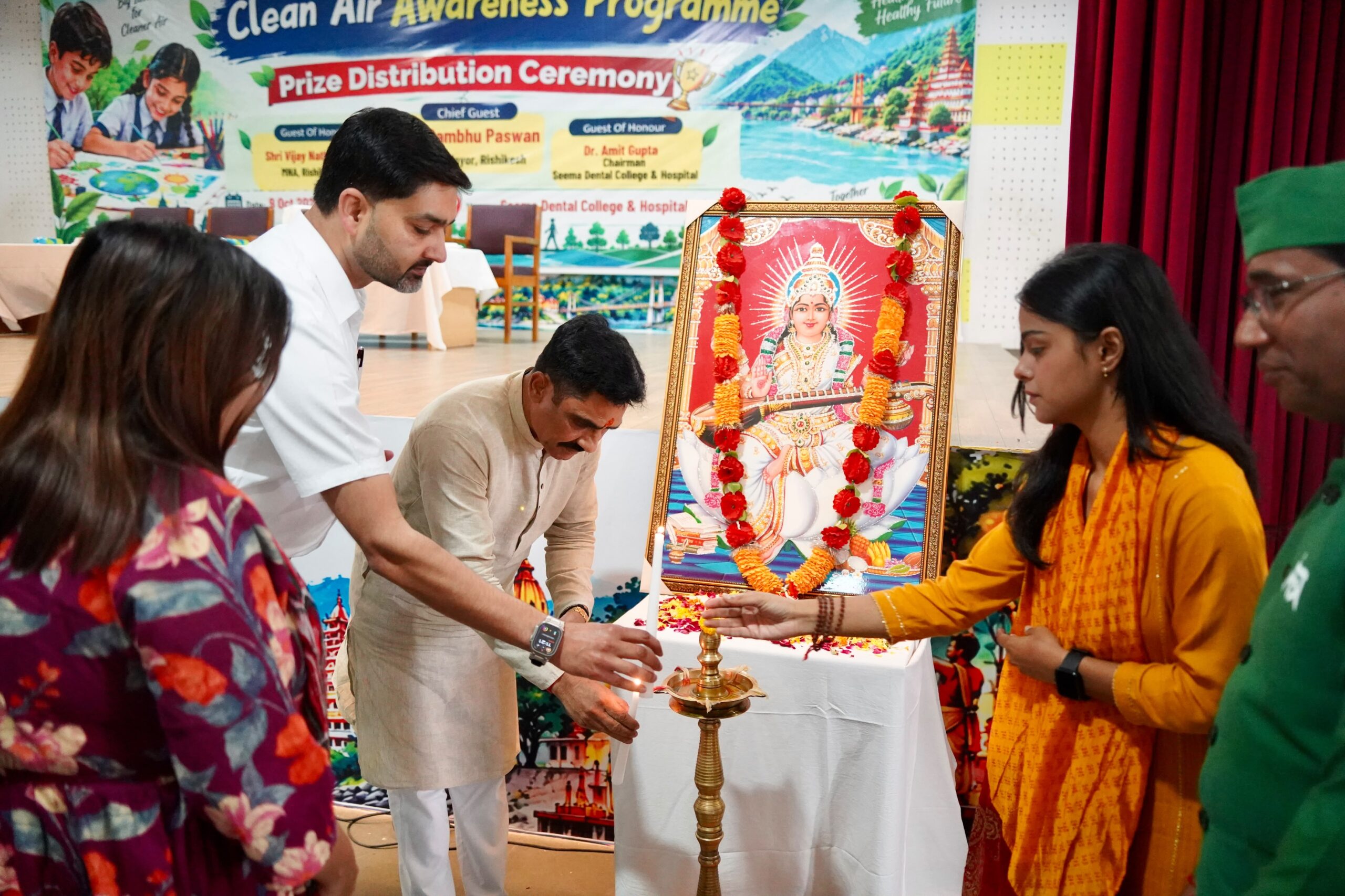 सीमा डेंटल कॉलेज में स्वच्छ वायु जागरूकता कार्यक्रम के विजेताओं को वितरित की गई पुरस्कार राशि