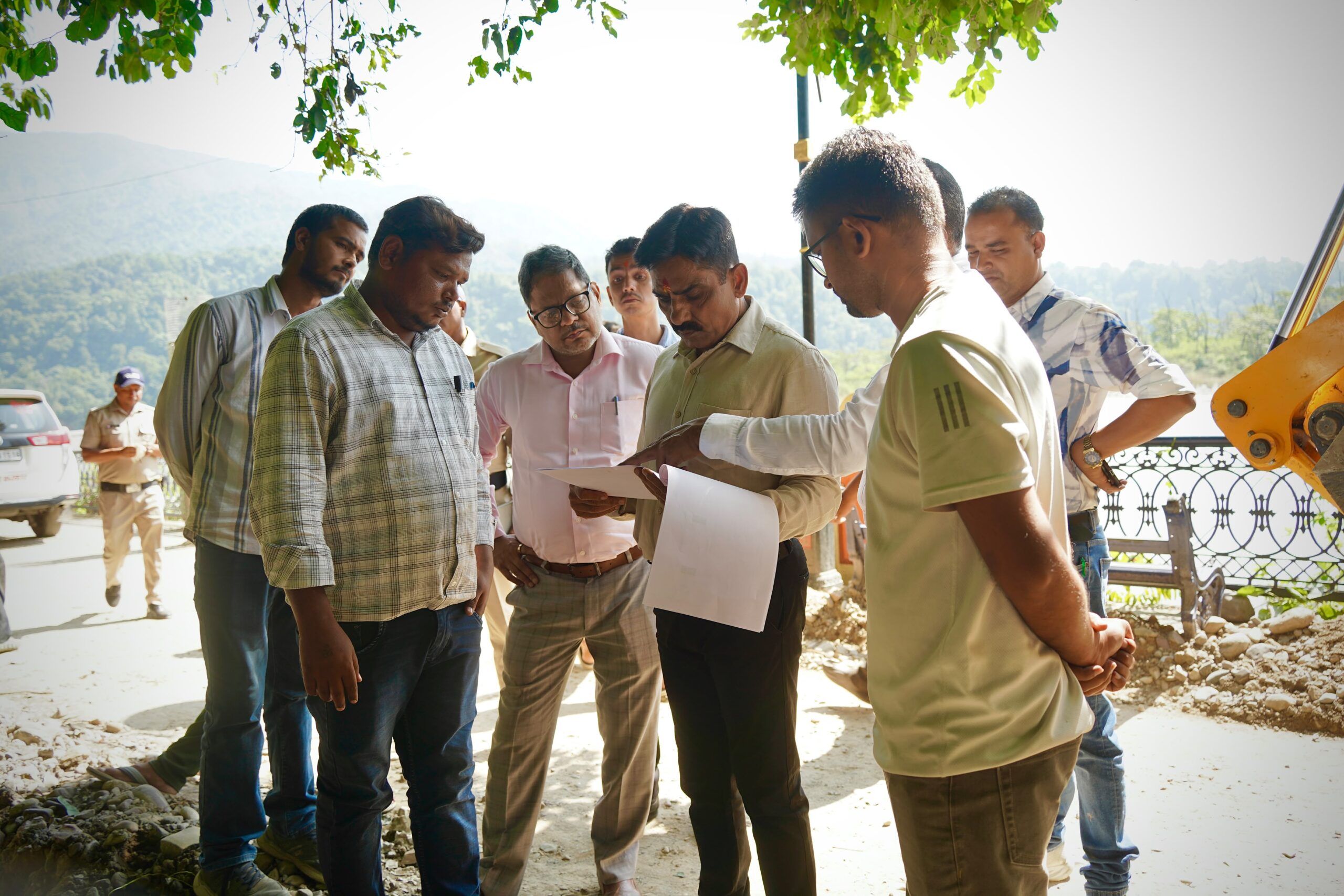 महापौर एवं नगर आयुक्त ने सीवर लाइन, आस्था पथ व त्रिवेणी घाट सौंदर्यीकरण कार्यों का किया स्थलीय निरीक्षण