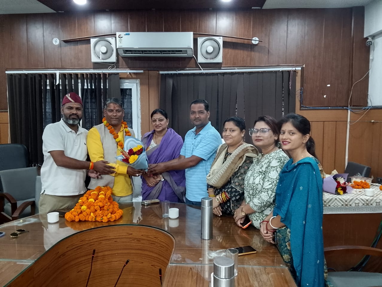 जिला योजना समिति में निर्विरोध चुने गए गजेंद्र सिंह सजवाण का नगर पालिका में भव्य स्वागत