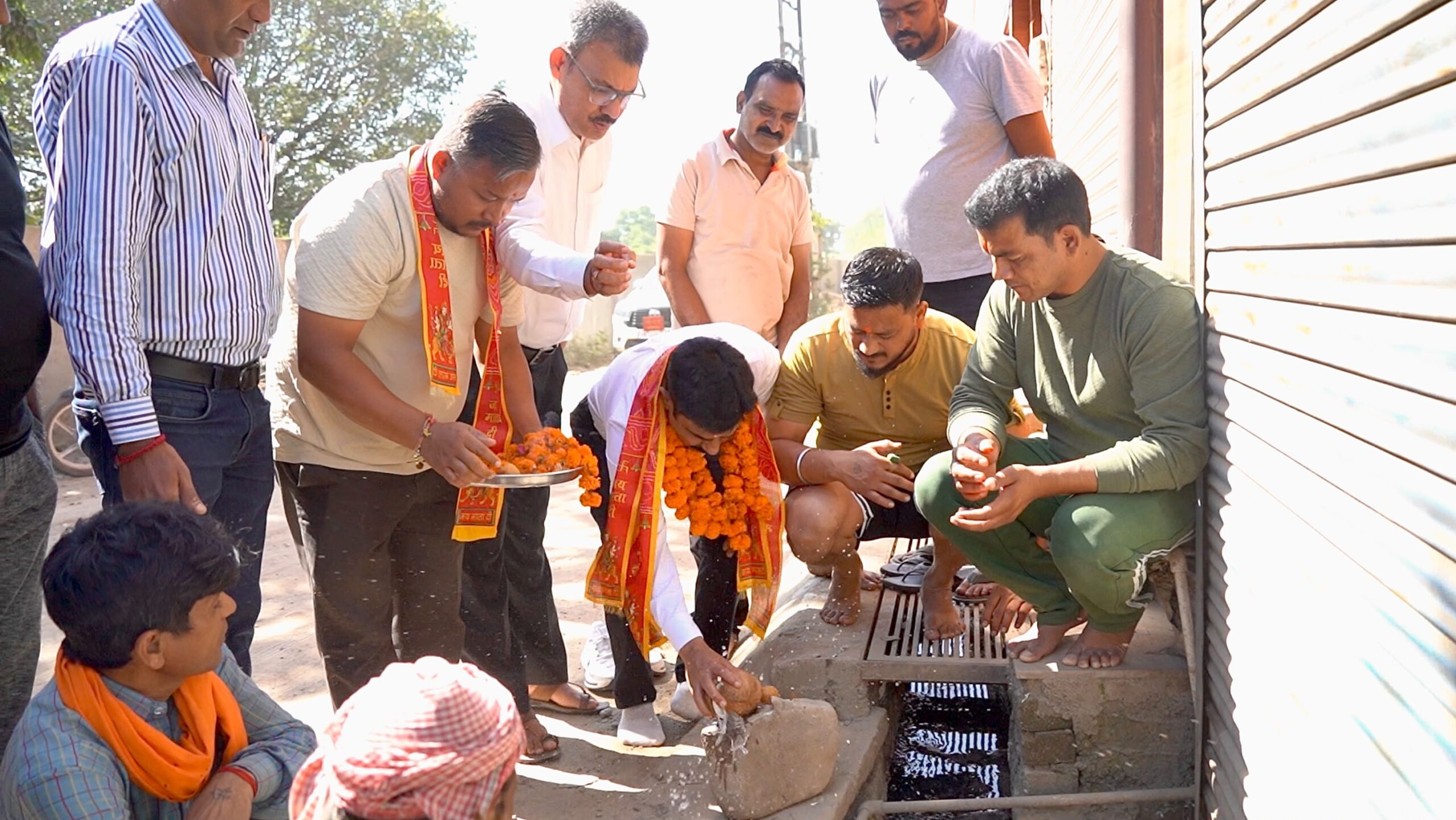 इंदिरा नगर में वार्ड 38 एवं 39 के मध्य नाली निर्माण कार्य का उद्घाटन, जल निकासी व्यवस्था होगी बेहतर