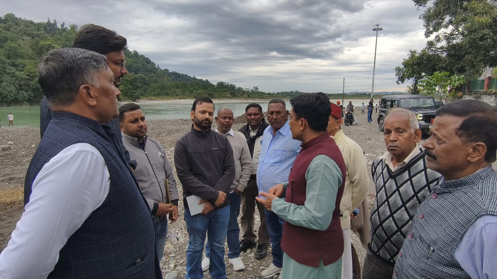 महापौर शम्भू पासवान ने त्रिवेणी घाट नवीनीकरण एवं सौंदर्यीकरण कार्यों का किया औचक निरीक्षण